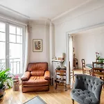 Truffaut - Family Apartment In Batignolles Neighborhood